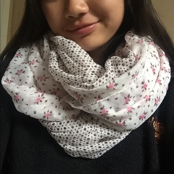 Floral Infinity Scarf! 2/12✨ - Picture 3 of 3